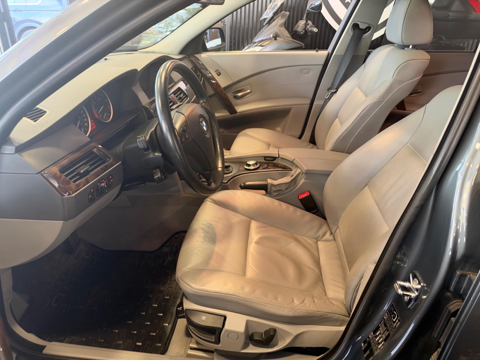 BMW 525i E60 2.5 218 ch • BVA • Cuir Dakota • Toit Ouvrant • PDC