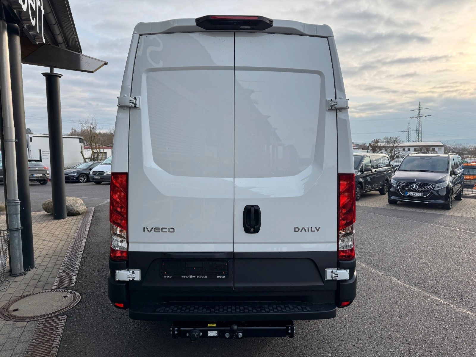 Fahrzeugabbildung Iveco Daily 35S16 A8 *DoKa*Automatik*AHK*R3.520mm*