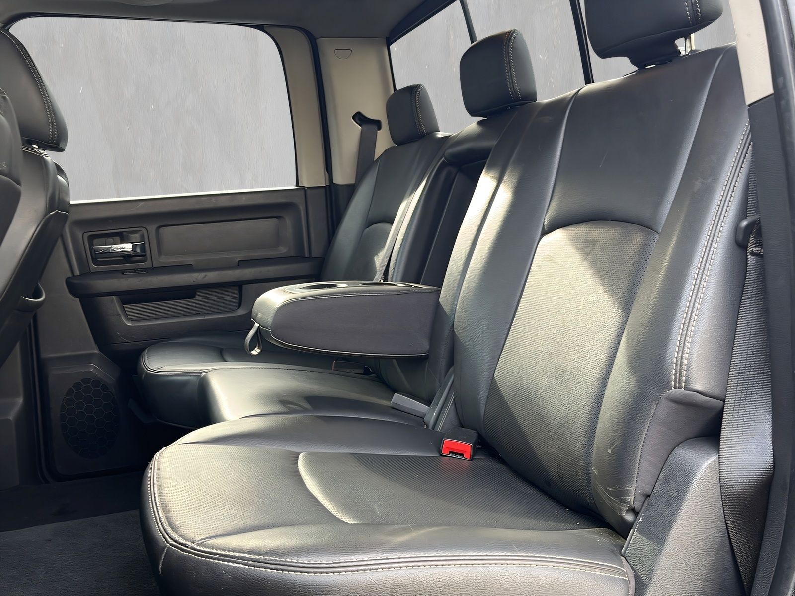 Fahrzeugabbildung Dodge RAM 1500 LPG 103L CREW CAB 1.HAND RF KAM AHK GSD