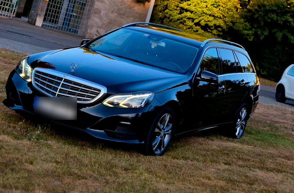 Image of Mercedes-Benz E 200