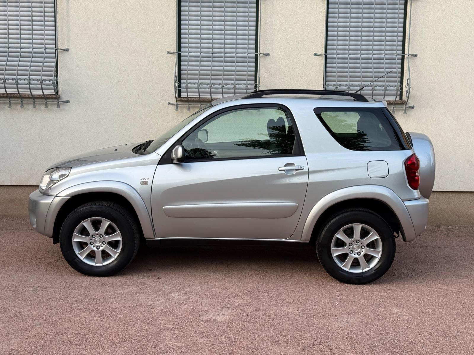 TOYOTA RAV4 - 2.0 150 CV - 4x4 - BVM - VOLANT EN CUIR