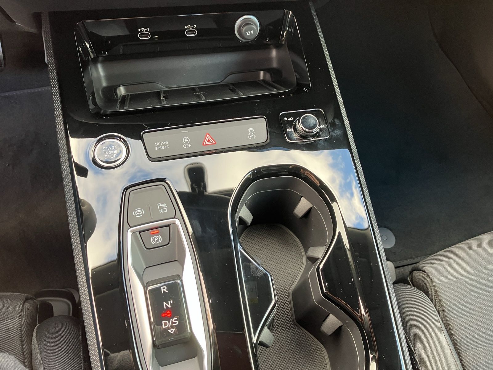 Fahrzeugabbildung Audi A5 Limousine TFSI S tronic LED Navi ACC RFK SH P