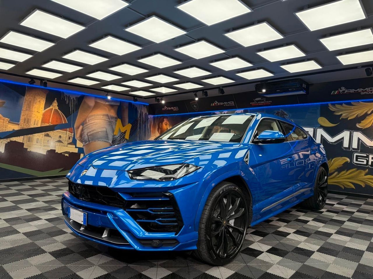 LAMBORGHINI Urus