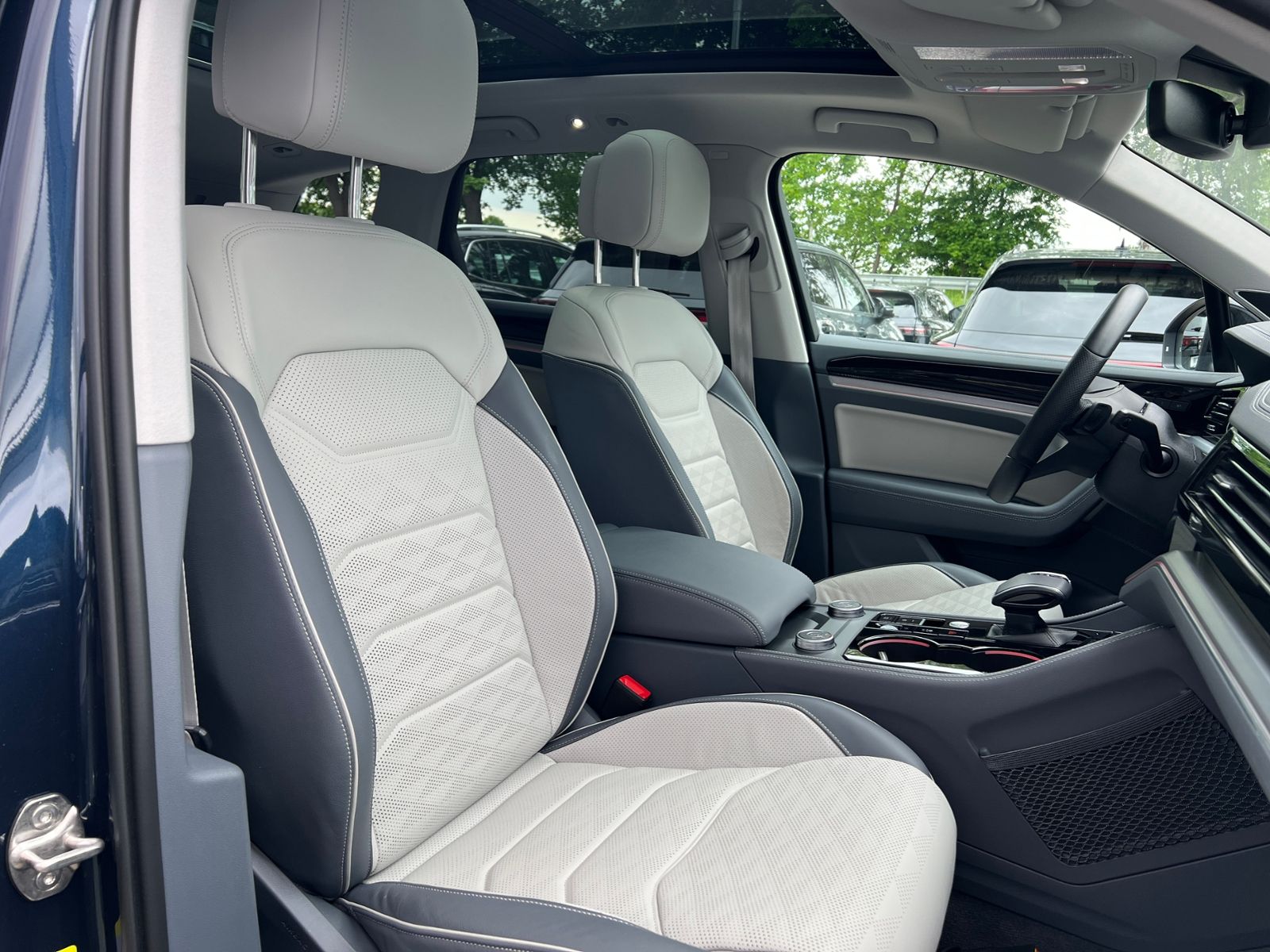 Fahrzeugabbildung Volkswagen Touareg R-Line 3.0 TDI 4MOTION *AHK, Adaptivfwg.