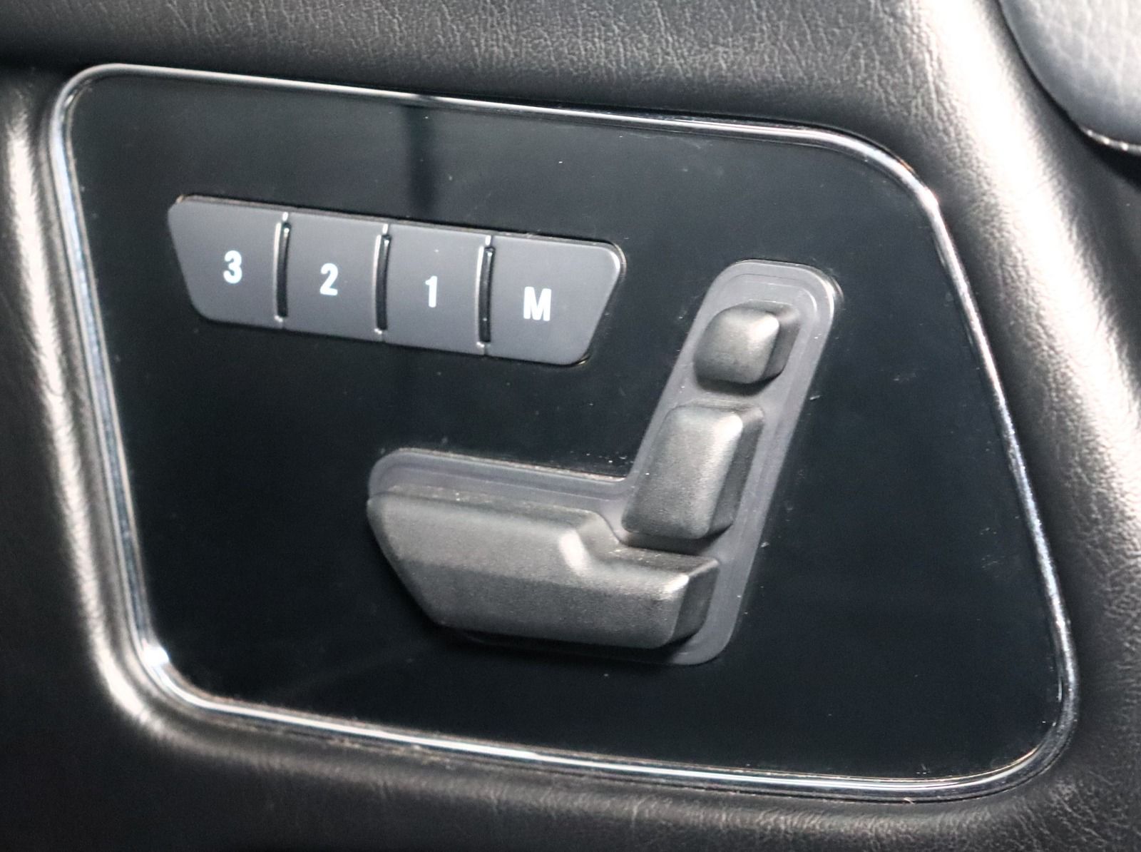 Fahrzeugabbildung Mercedes-Benz G 65 AMG * Standhzg. * DIS *