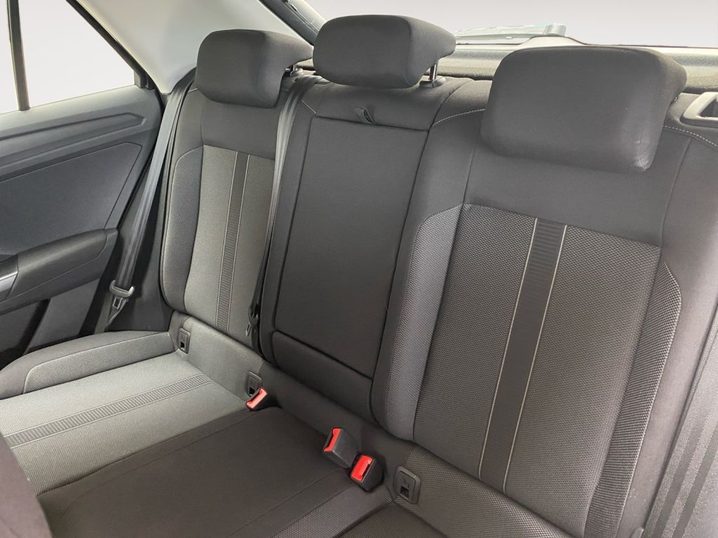 Fahrzeugabbildung Volkswagen T-Roc 1.5 TSI DSG Life Standheizung AHZV
