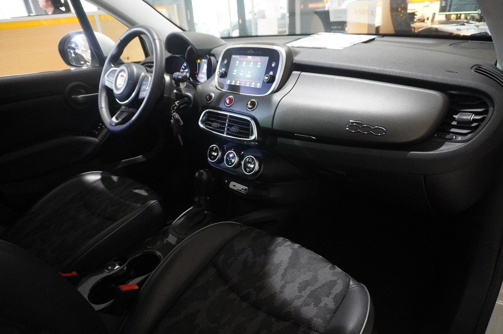 Fahrzeugabbildung Fiat 500X 1.3T CROSS DCT NAVI/LED/PDC/SPORT/TEMP/DAB+