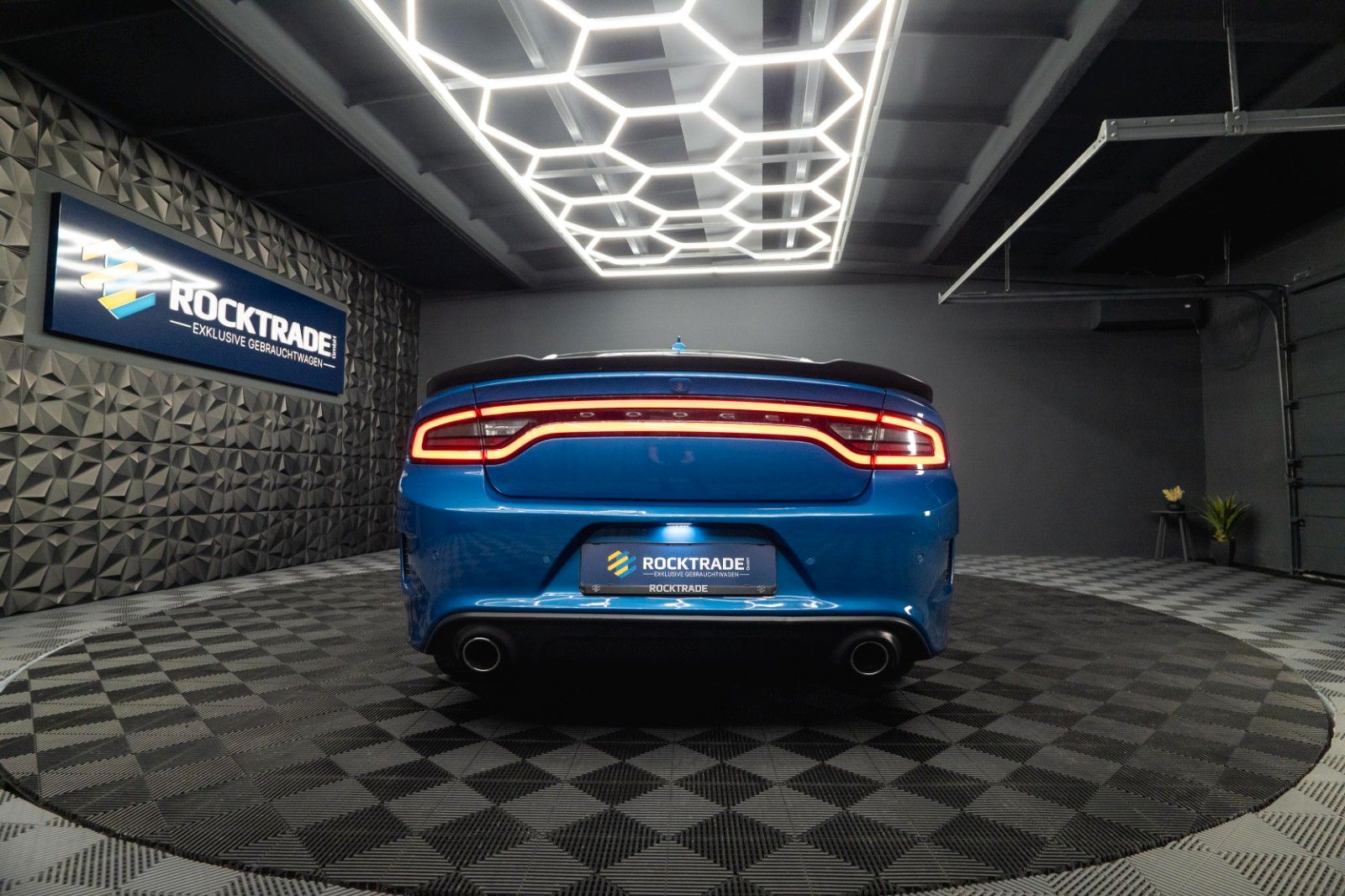 Fahrzeugabbildung Dodge Charger 5.7 V8 HEMI R/T Night-Paket Performance