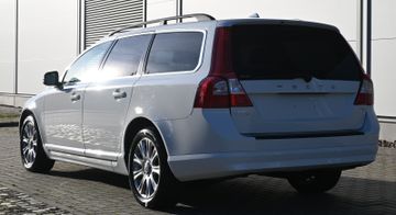 Volvo V70 T5 Summum *RHD* – Bild 7