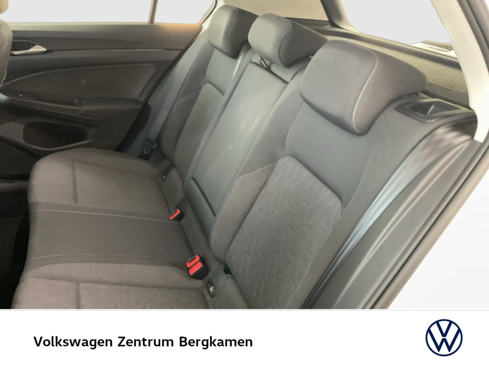 Volkswagen Golf VIII 1.5 eTSI LIFE CAM ACC CARPLAY SITZHEIZ foto 11