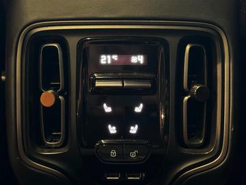 صورة مصغرة 19 لـ 2021 Aston Martin DBX