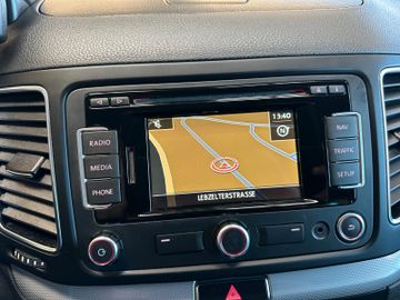 Volkswagen Sharan*7-Sitzer*3-ZONEN*SZHZ*NAVI*TEMPO*AHK*PDC