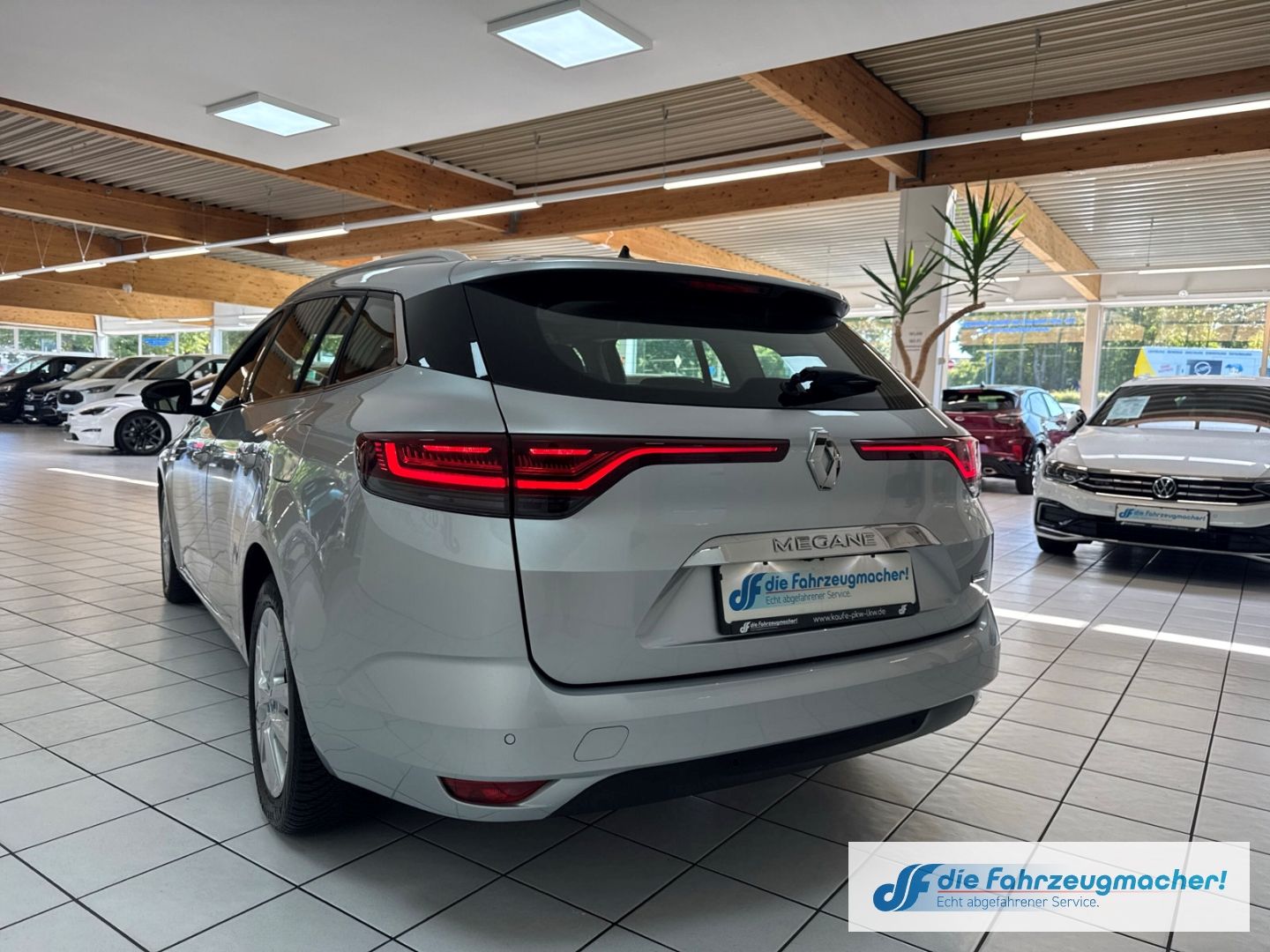 Fahrzeugabbildung Renault Megane E-TECH IV Grandtour Business Edition 1.6