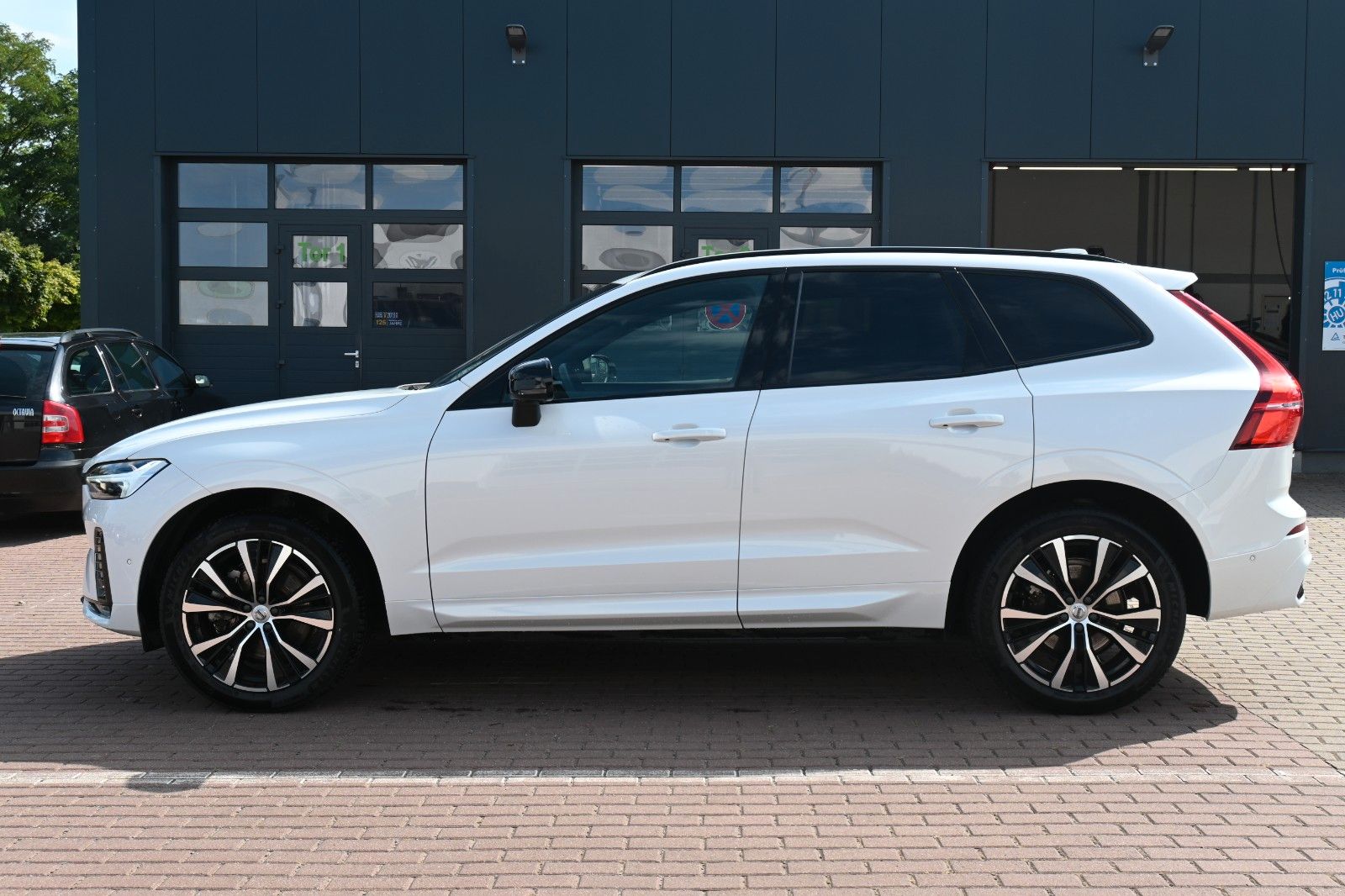 Fahrzeugabbildung Volvo XC60 B4 Plus Dark *360°*H/K*NAV*PANO*ACC*STDHZG*