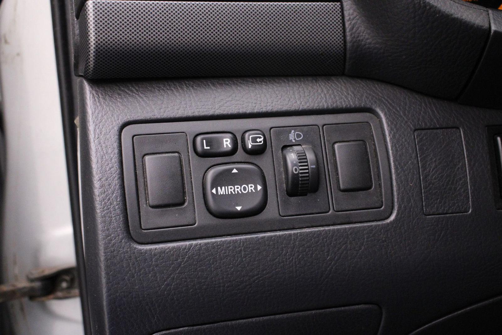 Toyota Avensis 2005 — фото 20