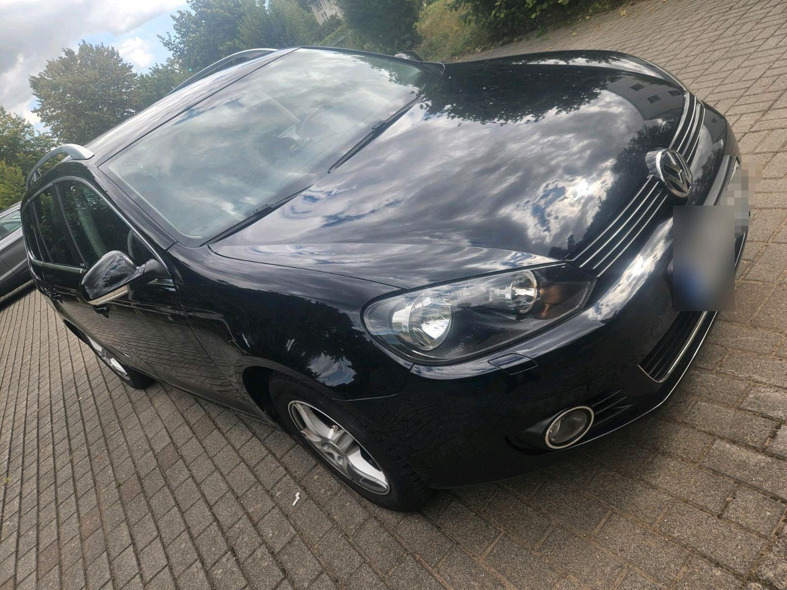 Volkswagen Golf 2011 — interior