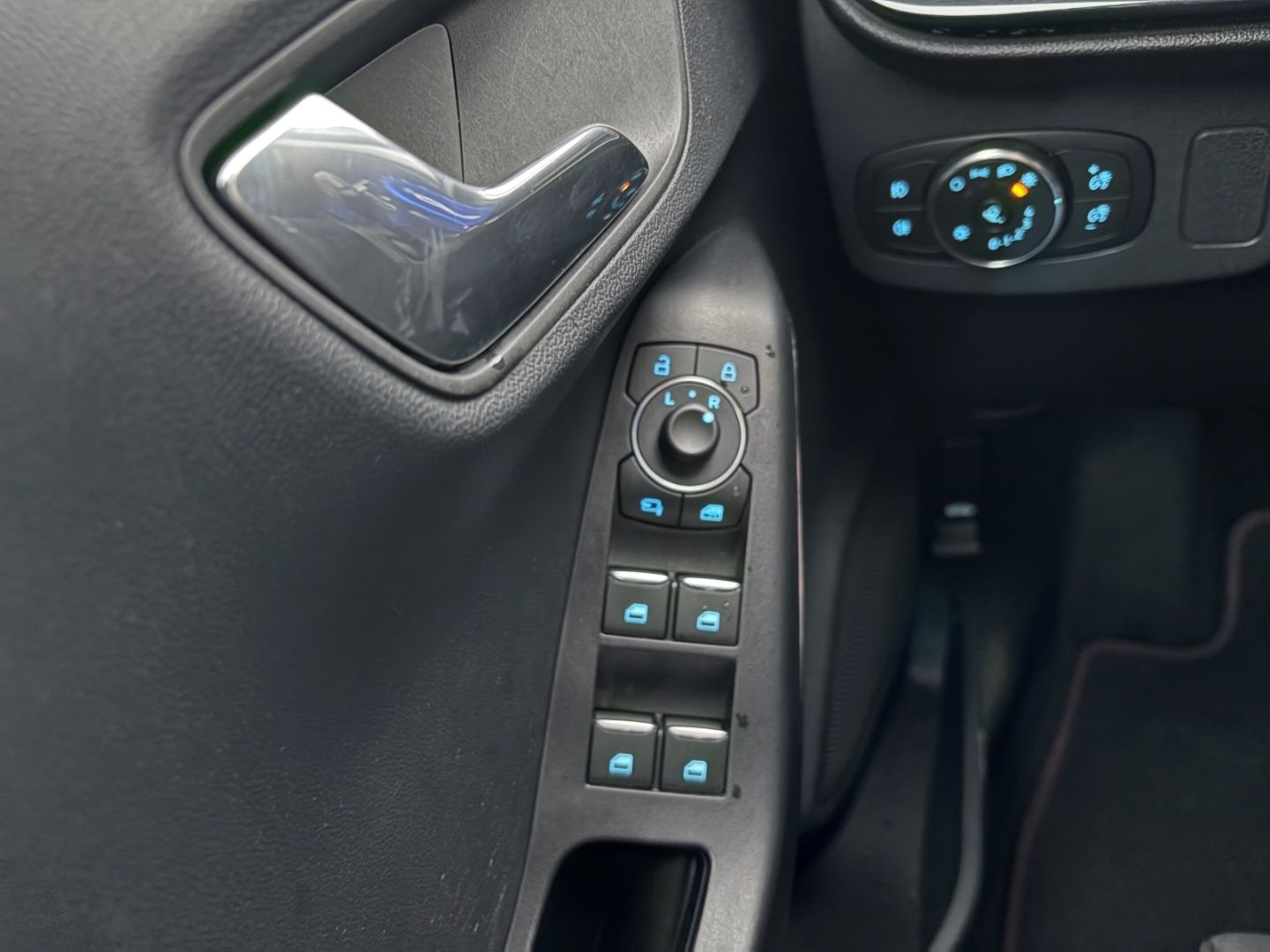 Fahrzeugabbildung Ford Puma ST-Line Navi LED DAB SHZ LenkradHZG Keyless