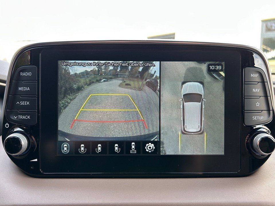 Fahrzeugabbildung Hyundai SANTA FE SEVEN 2.2 CRDi 4WD 8AT PREMIUM PANO 1HD