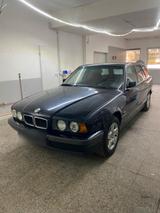 BMW E34 518i Touring Oldtimer - BMW 518 mit Benzin-Antrieb: Kombi