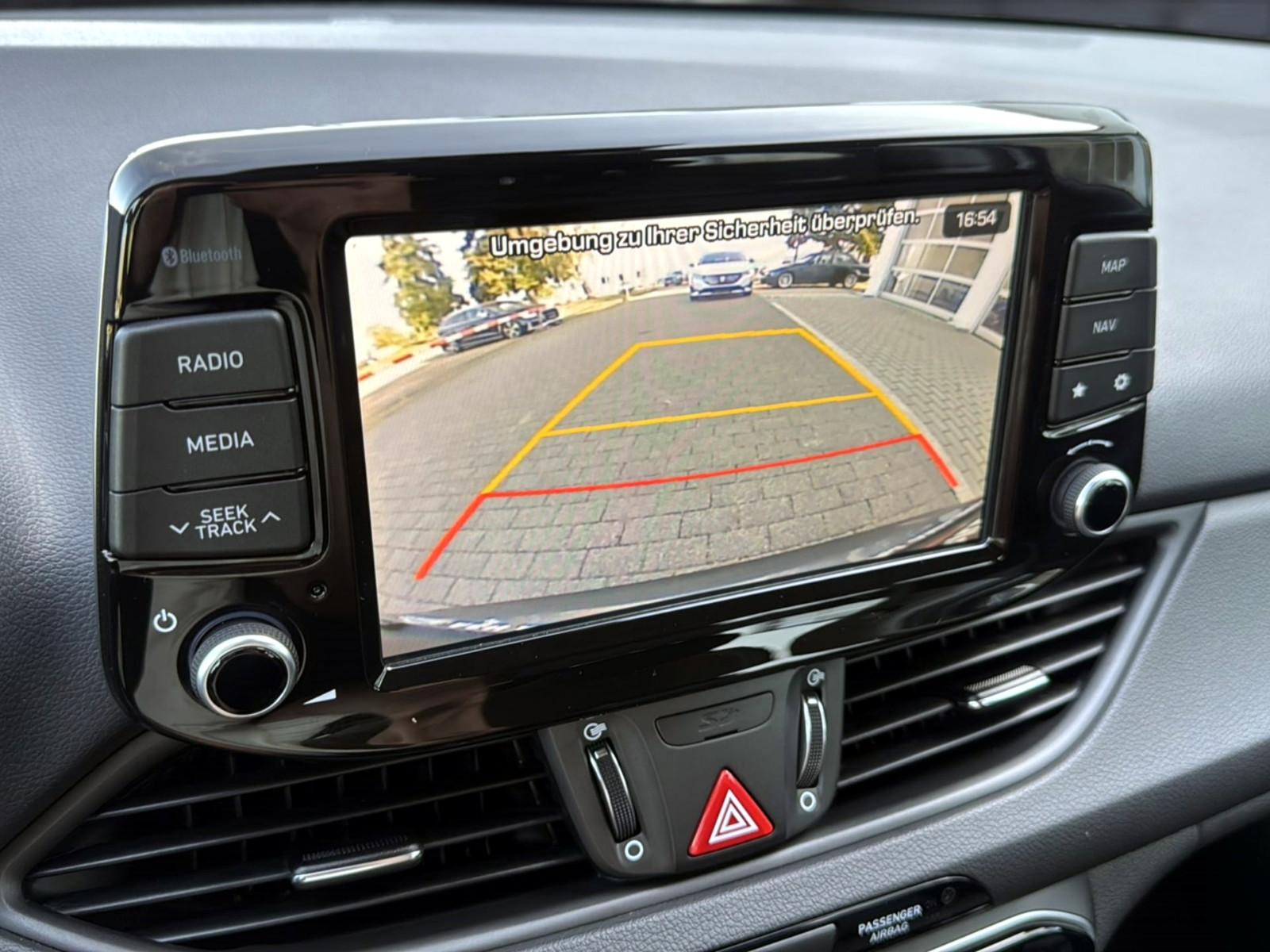 Hyundai i30 cw Trend+NAVI+KLIMA+PDC+KAMERA+AHK+ALU+75TKM
