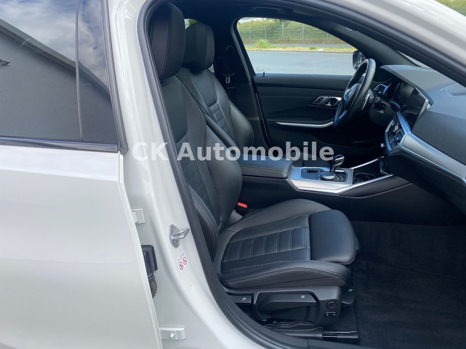 Fahrzeugabbildung BMW M340i Touring xDrive/Navi/HeadUP/Pano/360°