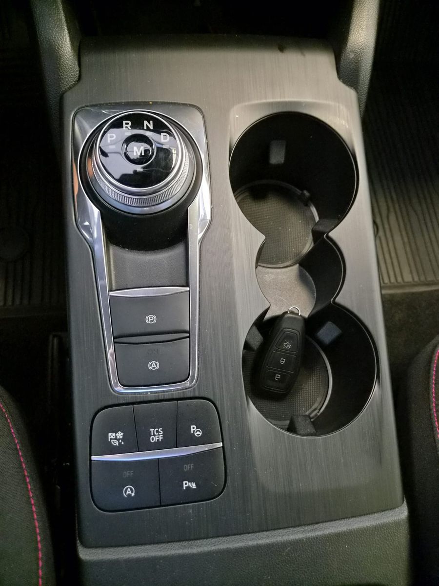 Fahrzeugabbildung Ford Focus Lim. ST-Line / NAVI / KAMERA /1. Hand