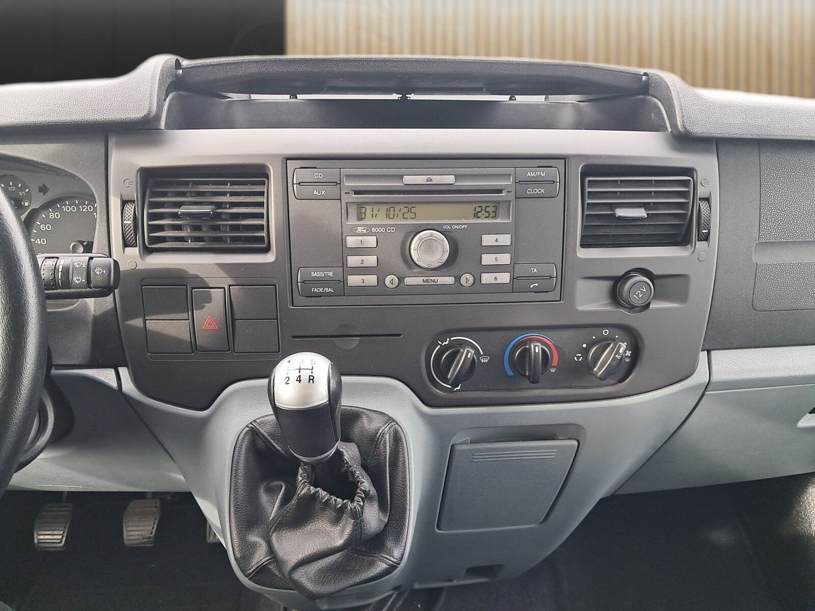 Fahrzeugabbildung Carado T 345 Fahrradträger,Radio,Heckbad