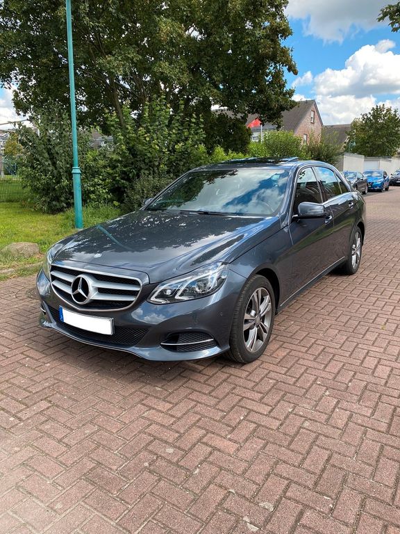 Image of Mercedes-Benz E 300