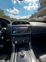 Jaguar XE 20d 180PS AWD R-Sport Automatik R-Sport - gebrauchte Jaguar XE aus dem Jahr 2017