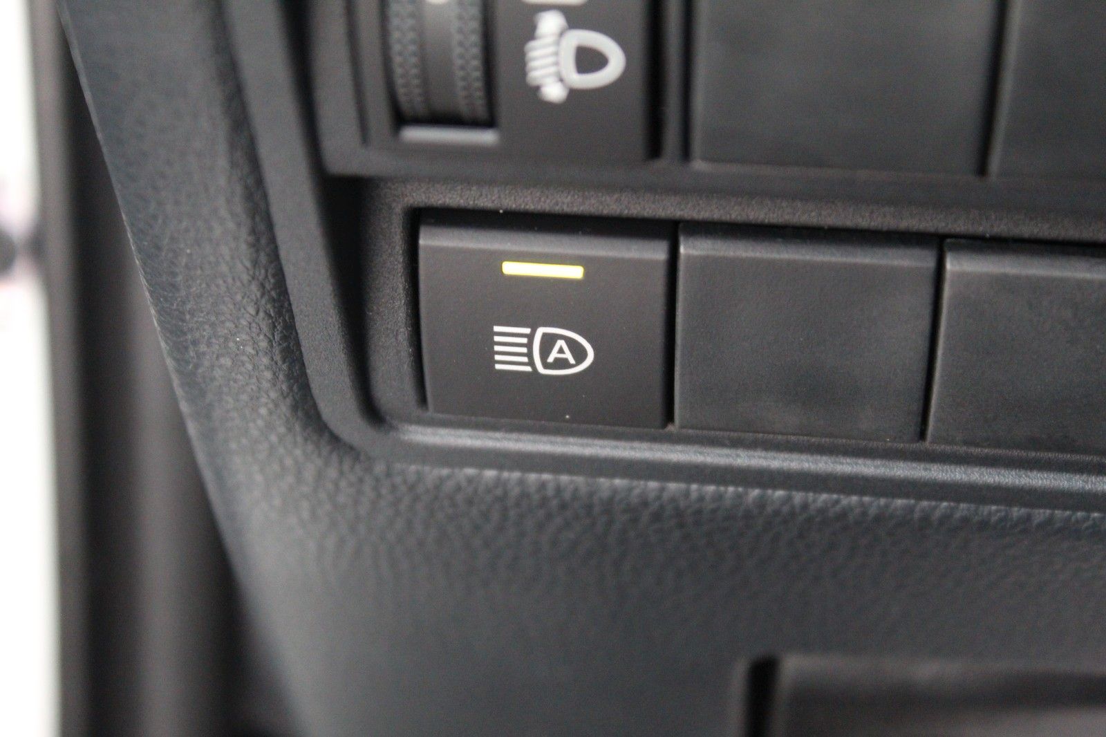 Fahrzeugabbildung Toyota Yaris 1.0 VVT-i Comfort inkl. Winterräder
