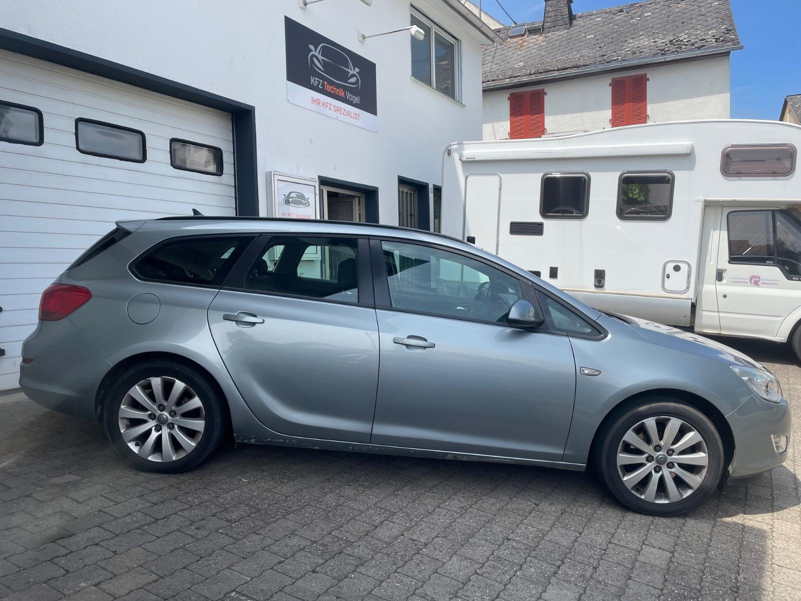 Opel Astra 2011 — engine 1.686 cm³, 110 HP (81kW)