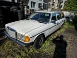 Mercedes-Benz W123 240 TD Diesel  Oldtime... - Mercedes-Benz 240 in Leipzig