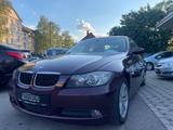 BMW 3-er Baureihe 320d Lim.*AUTOMATIK*XENON*NAVI*PDC