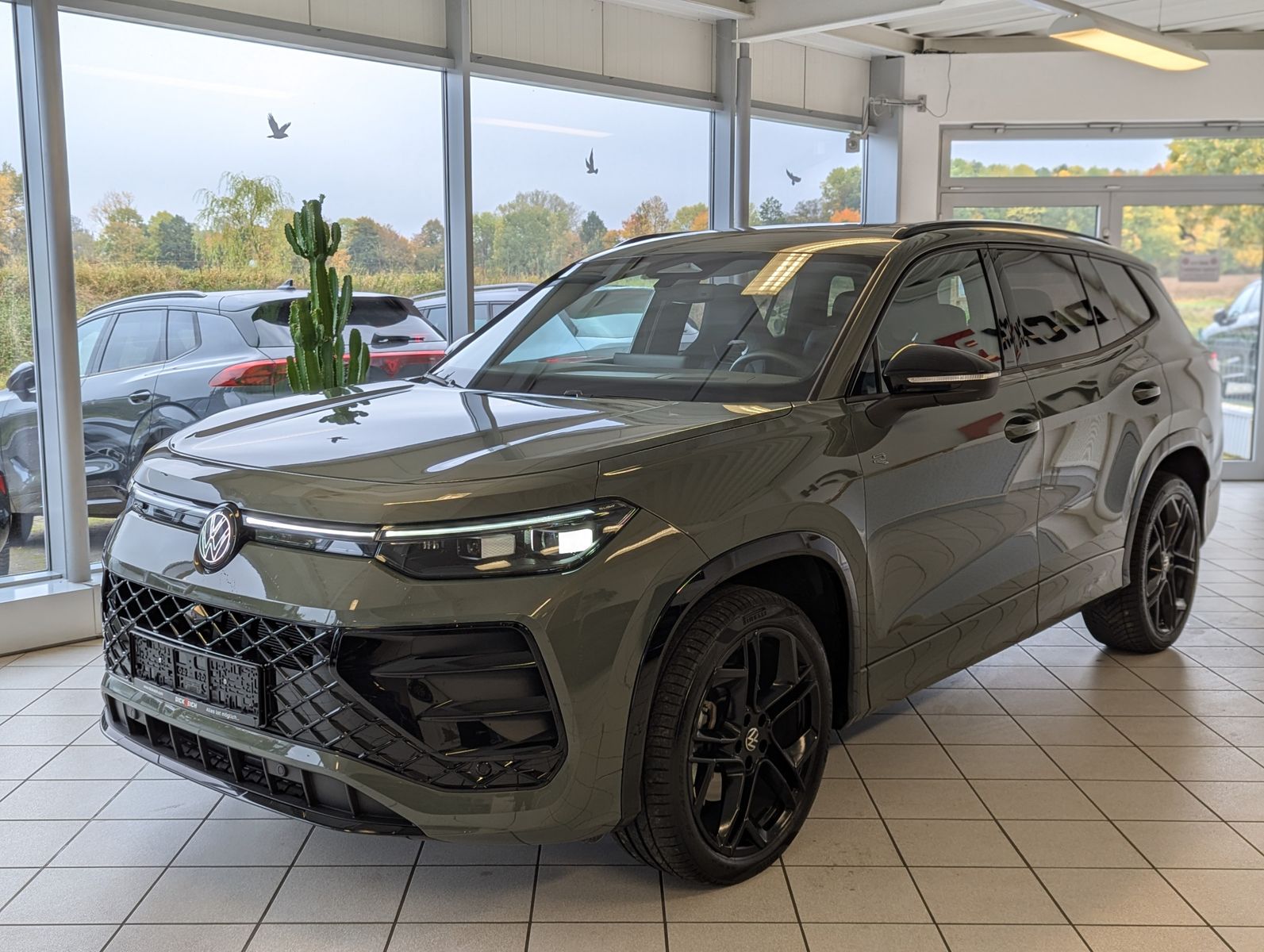 VW Tayron 2.0TDI 4M R-Line Launch Pano Black AHK 20 - Image 3