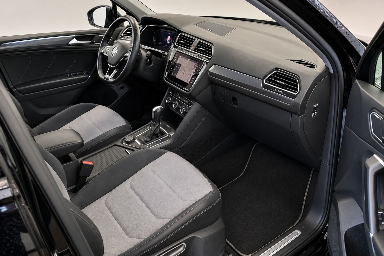 Fahrzeugabbildung Volkswagen Tiguan Allspace 20TDI 4Motion R Line 7-SITZE HUD