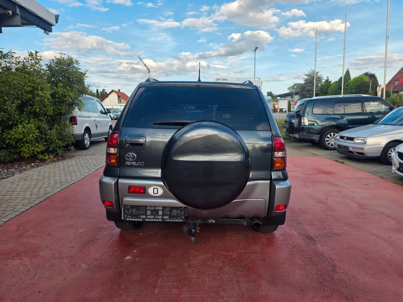 Toyota RAV4 2.0 D-4D 116 ch 4x4 Sol • Clim auto • Attelage • Radar de recul • Barres de toit