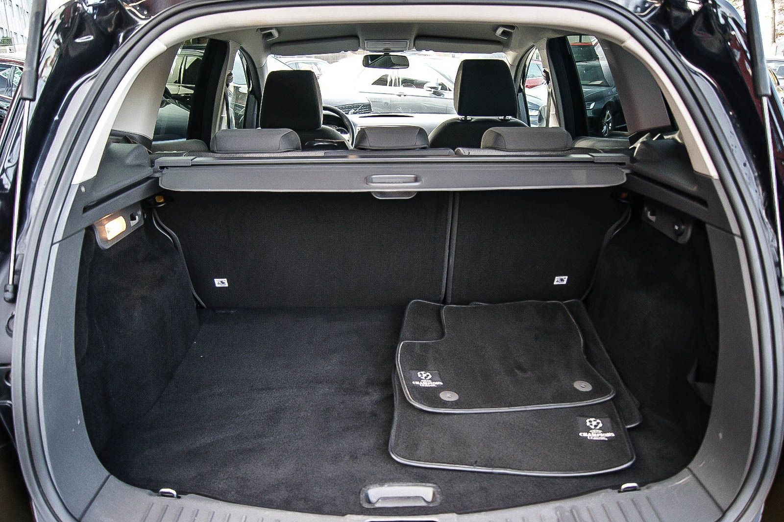 Fahrzeugabbildung Ford Kuga 2.0 Champions Edition 4x4 KLIMA SIHZG PDC
