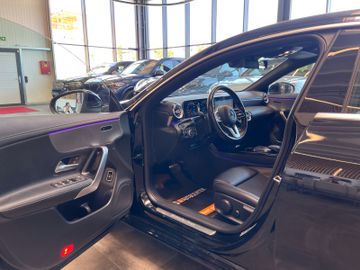 Mercedes-Benz CLA 180 *NAVI*LANE-ASSIST*KAMERA*NAVI*PDC*SZHZ*