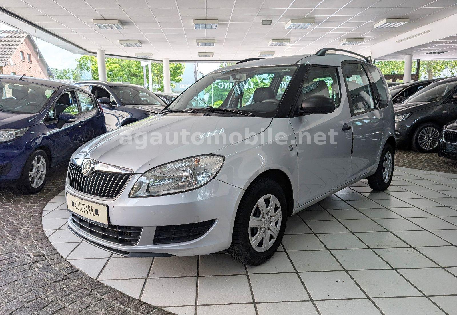 Skoda Roomster 2011 — салон