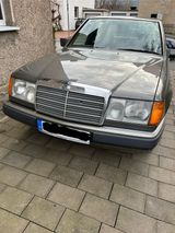 Mercedes-Benz E 200 Limousine H-Kennzeichen - Mercedes-Benz E 200 aus 1990