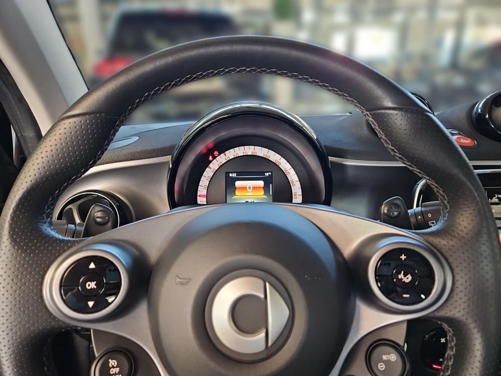 Fahrzeugabbildung Smart fortwo 52 kW twinamic KlimaA SHZ AUT LM LED PDC