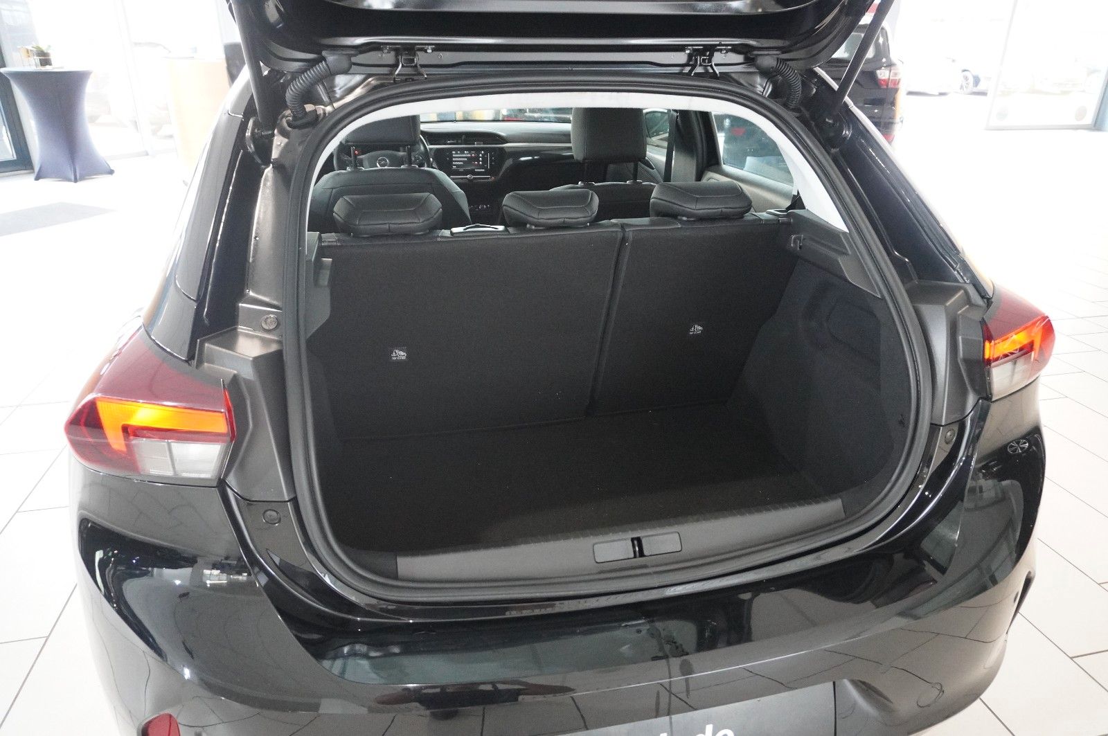 Fahrzeugabbildung Opel Corsa-e  ELEGANCE SHZ|16"ALU|PDC|SHZ|KAMERA
