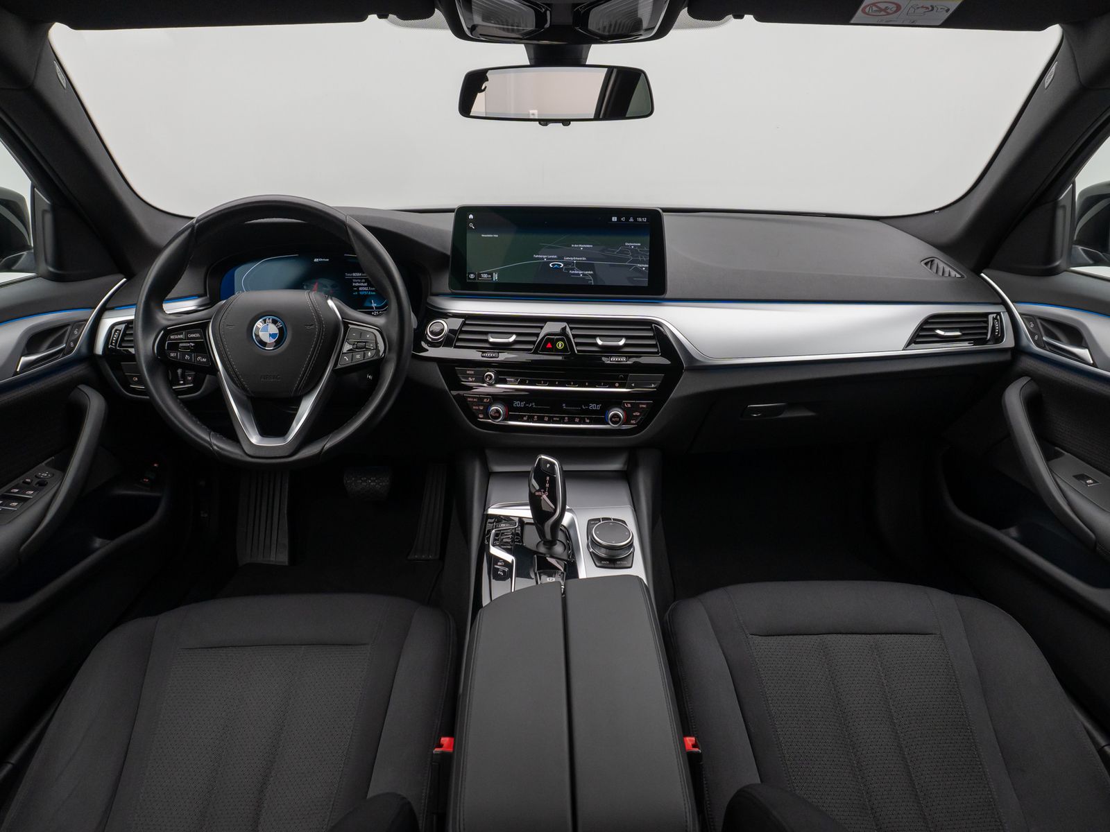 Fahrzeugabbildung BMW 530e xD HUD DAB CockPitPro PDC Komfort Alarm LED