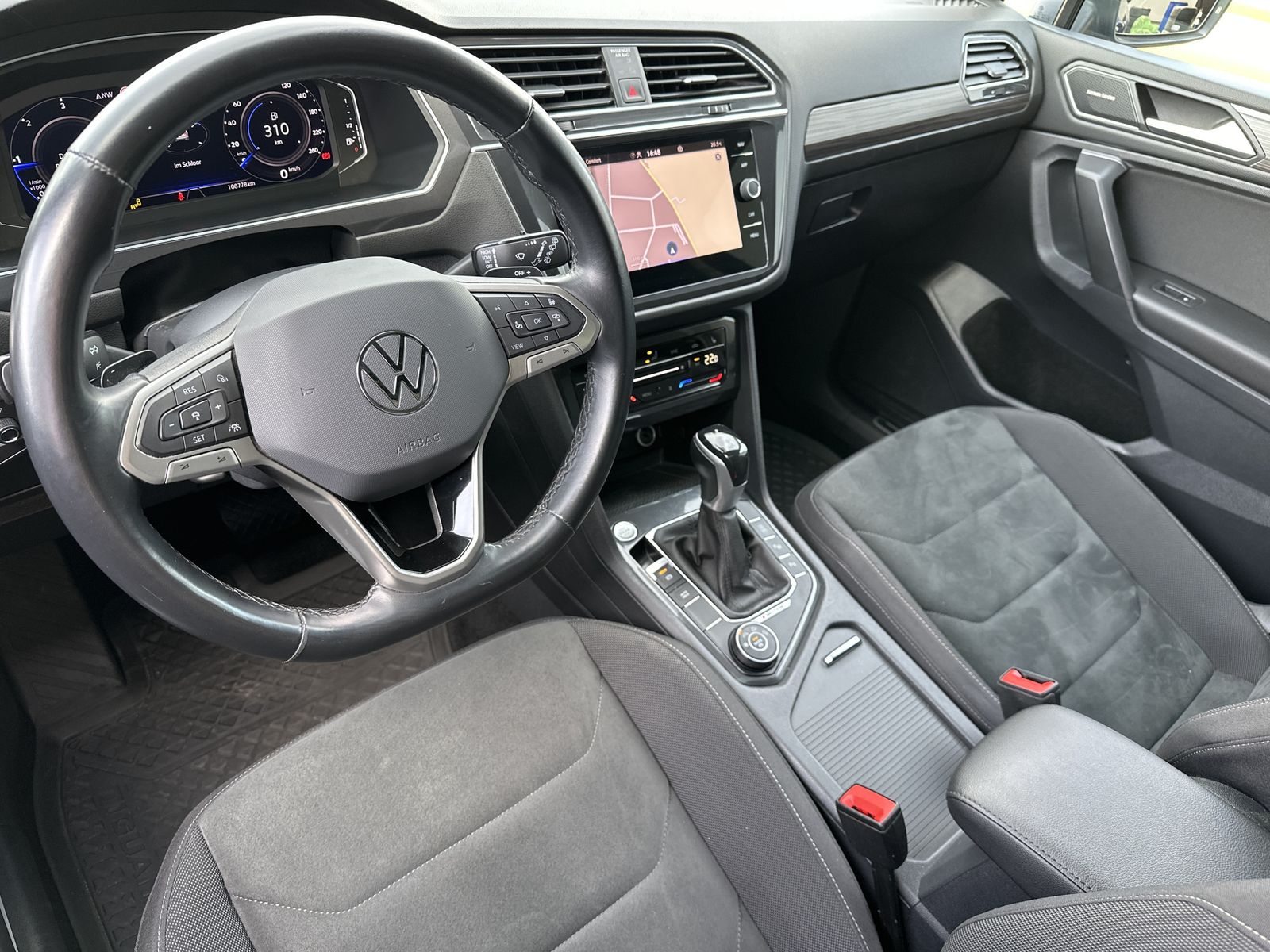 Fahrzeugabbildung Volkswagen Tiguan Allspace 4M Elegance NAV+MATRIX+AHK+PANO