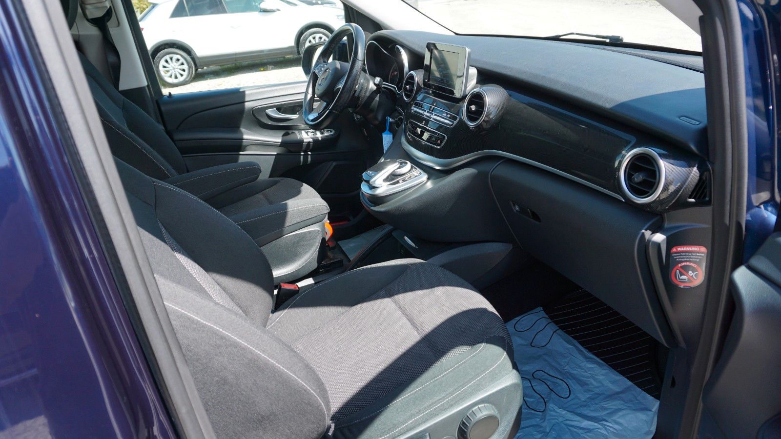 Fahrzeugabbildung Mercedes-Benz V 220d EDITION lang  7 Sitze,Navi,AHK,SR+WR