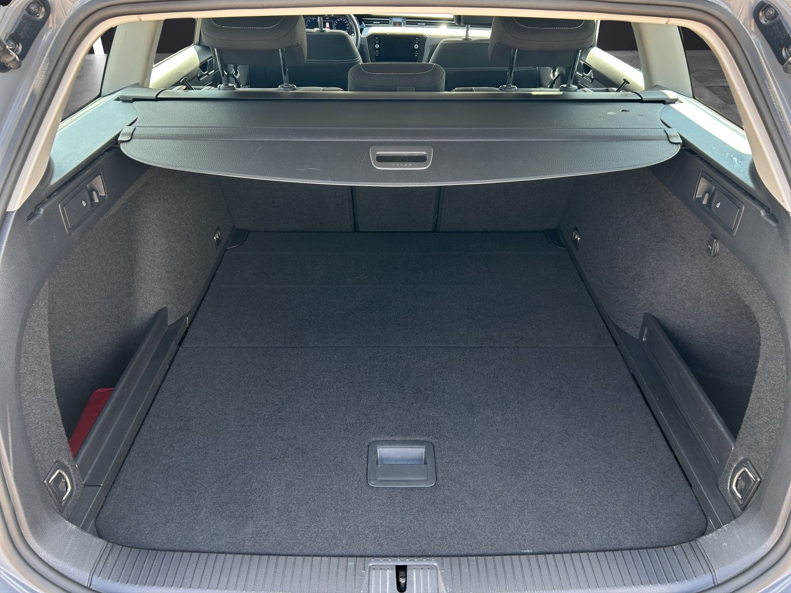 Fahrzeugabbildung Volkswagen Passat Variant TDI Business Matrix Navi ACC AID