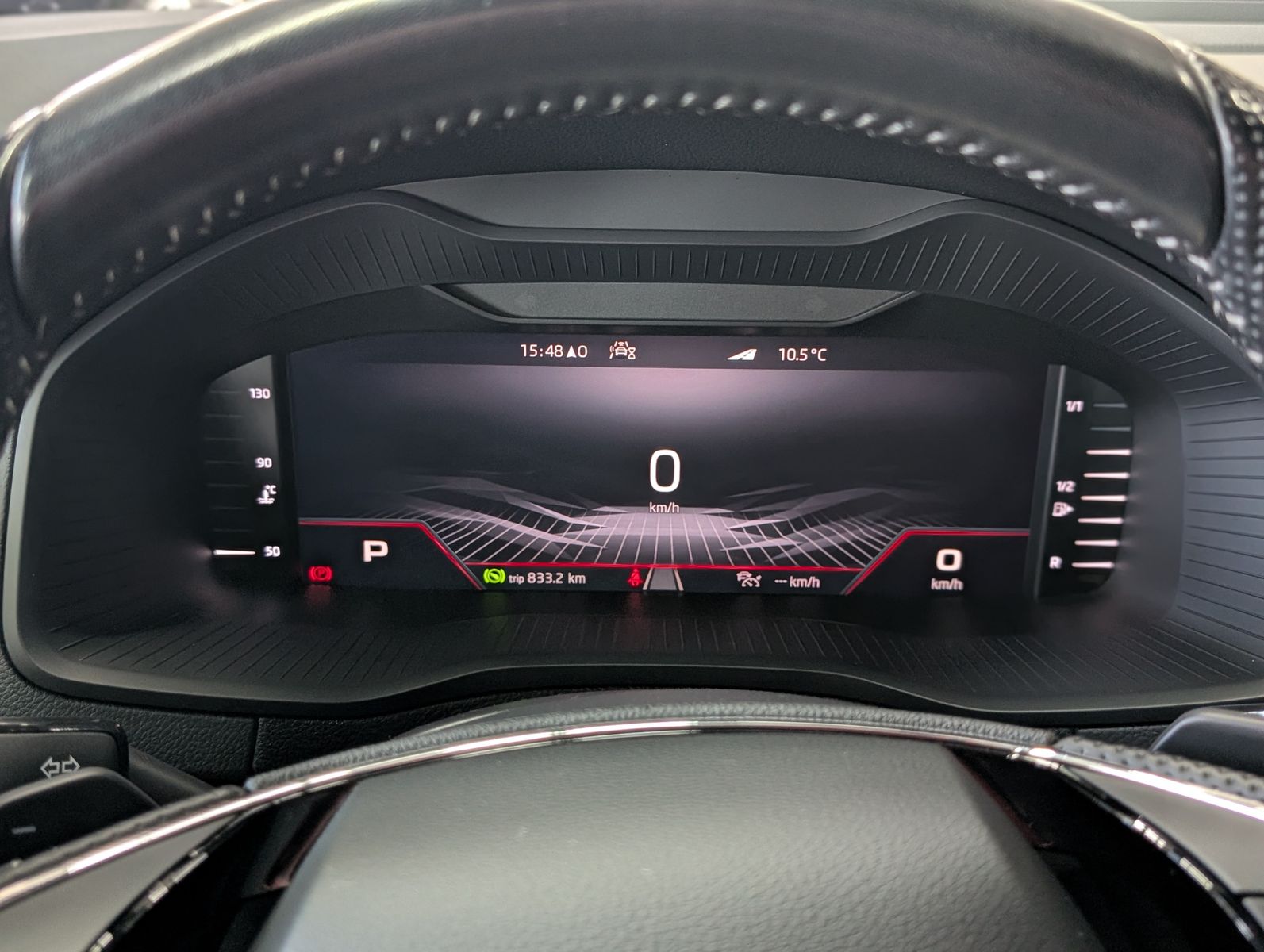 Fahrzeugabbildung SKODA Karoq Sportline 4x4 2.0 TSI PANO AHK StHz VOLL