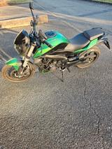 Andere Bajaj Dominar 400 (Bruzer 400) - BENZIN MOTORRAD