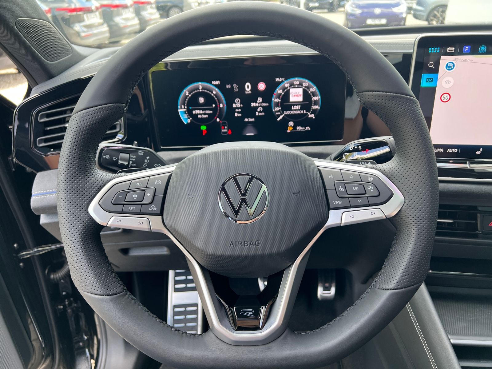 Fahrzeugabbildung Volkswagen Tiguan R-Line 2.0 TDI DSG 4MOTION *AHK, Navi, Pa