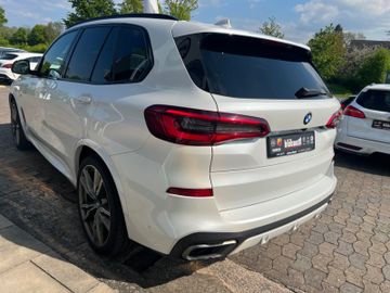 Fahrzeugabbildung BMW X5 M50 M Sport Sky Fond Entertainment VOLL